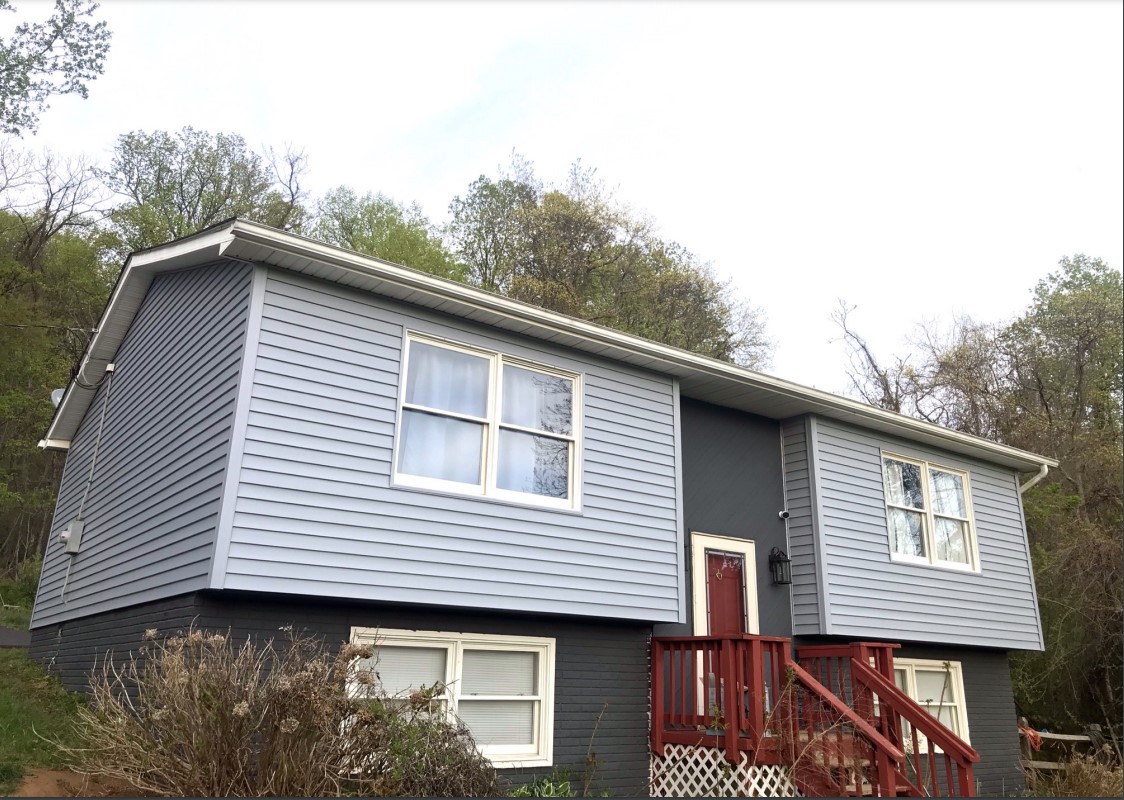 The Gault Home Gets New Siding